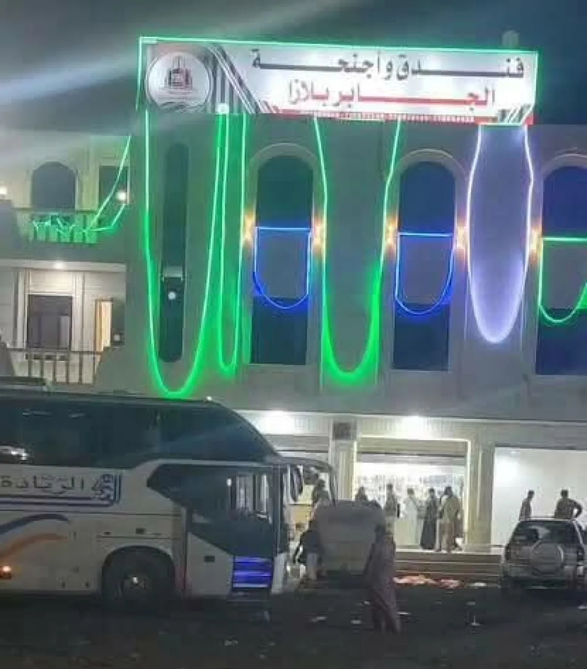 مقتل شخص وإصابة آخرين في اشتباكات مسلحة بفندق في مأرب