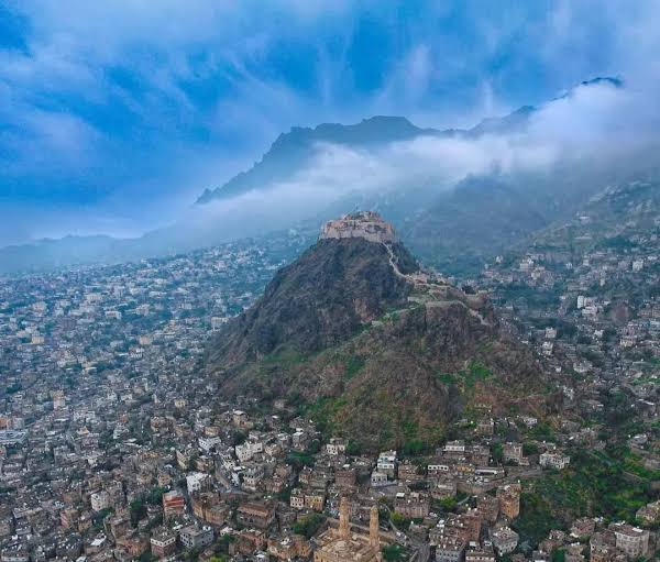 مليار دولار في تعز.. تباين في التمويلات الإنسانية وغياب الشفافية