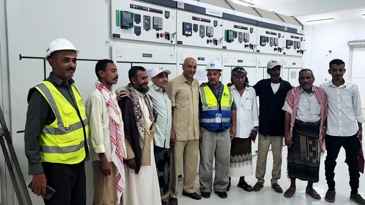 المخا.. السلطة المحلية تتفقد محطات الطاقة الشمسية وتثمن جهود الإنجاز