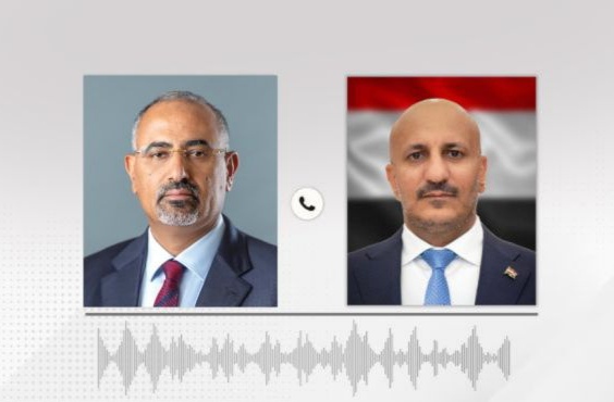 طارق صالح يجري اتصالا هاتفيا بأخيه عيدروس الزبيدي لتهنئته بالذكرى الثامنة لتحرير الضالع