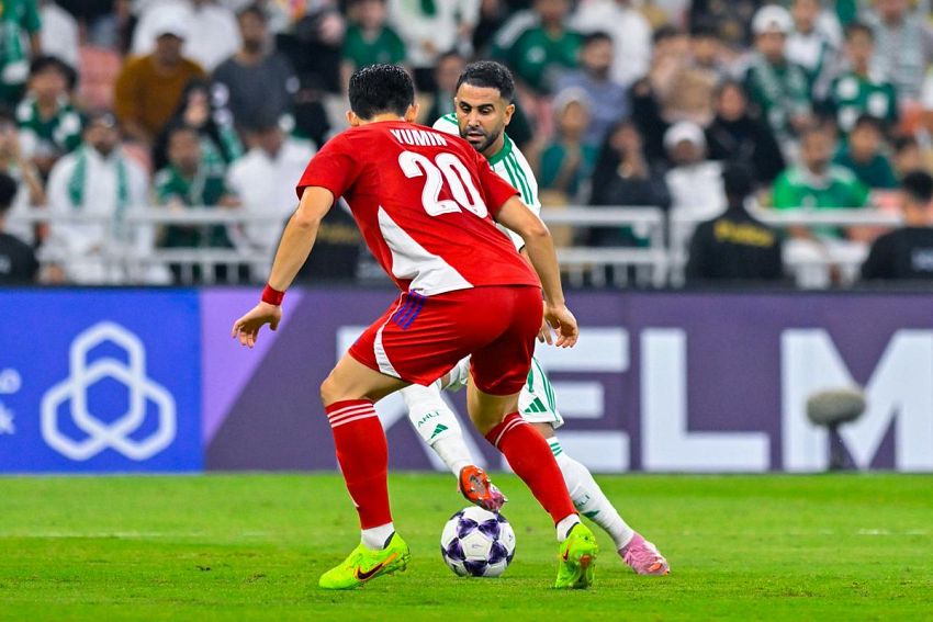 الشارقة يتفوق على الأهلي السعودي بهدف كمارا في دوري أبطال آسيا