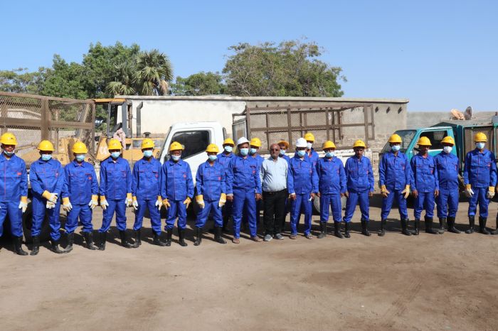 الخوخة تطلق حملة نظافة واسعة لتحسين أوضاع النازحين مع بداية العام الجديد