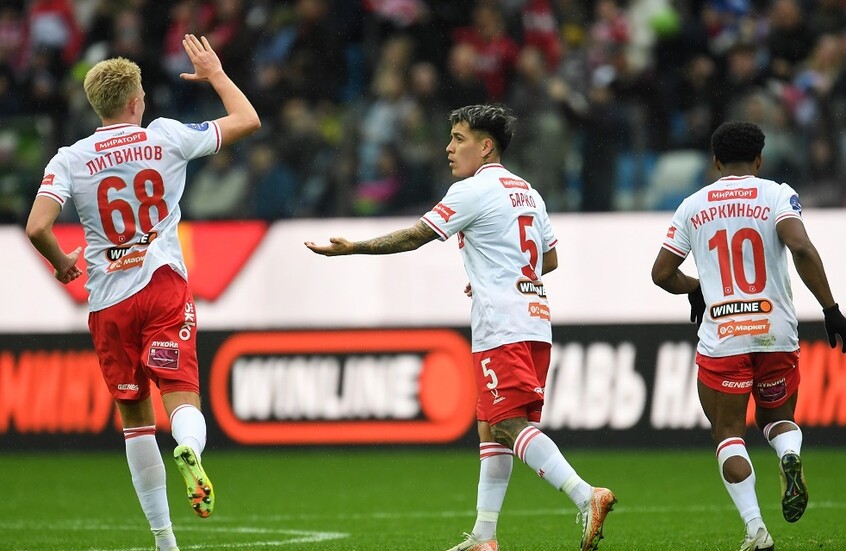 سبارتاك موسكو يقلب الطاولة على باري ويواصل الزحف نحو القمة