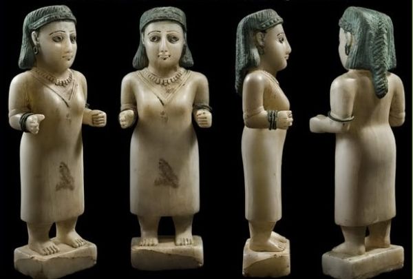 الآثار اليمنية في قبضة المهربين.. تمثال نادر يُعرض في لندن بعد عقود من النهب