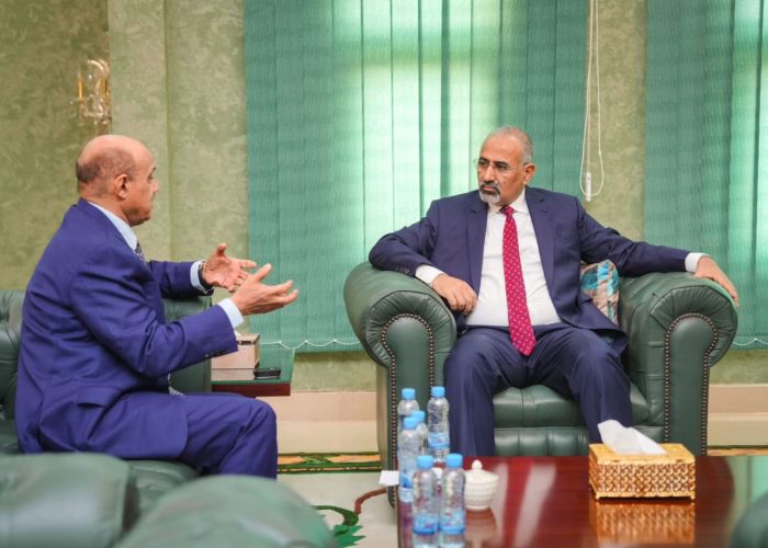 الزُبيدي يبحث مع المعبقي استكمال نقل البنوك إلى عدن ووقف تدهور الريال