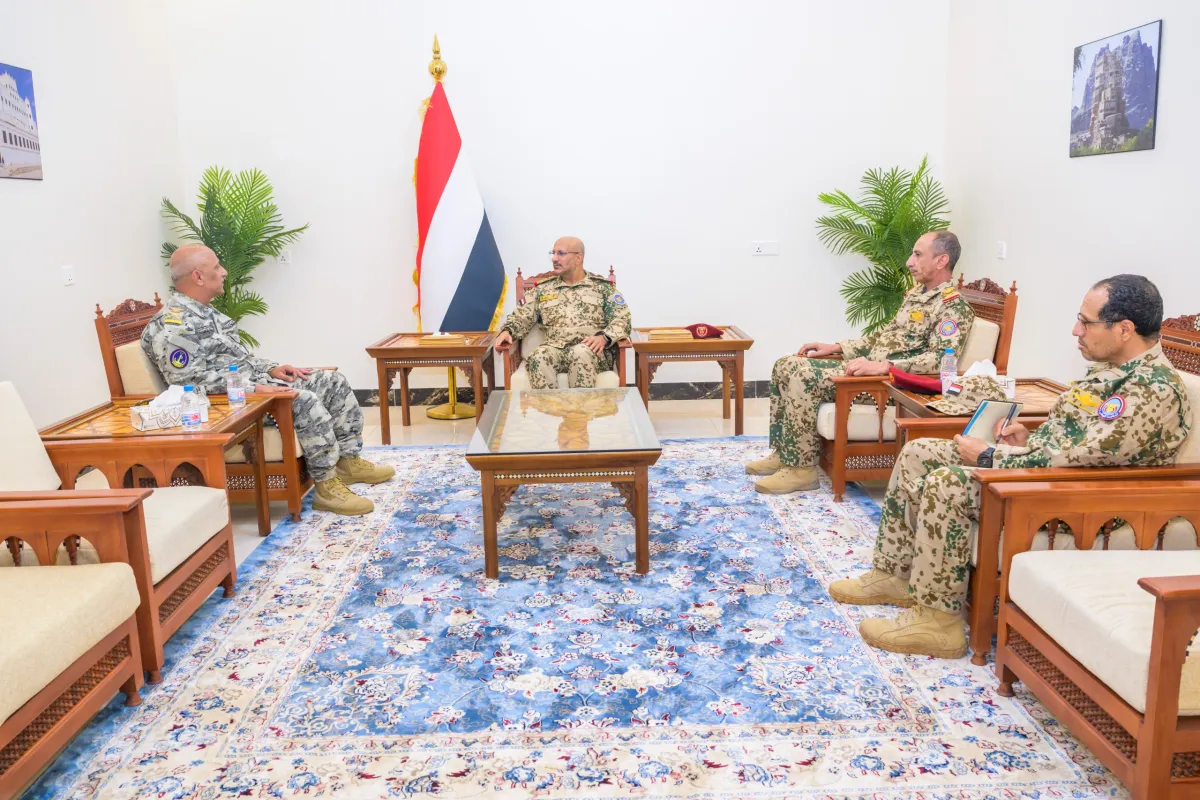 طارق صالح يعزز جاهزية خفر السواحل لحماية المياه اليمنية