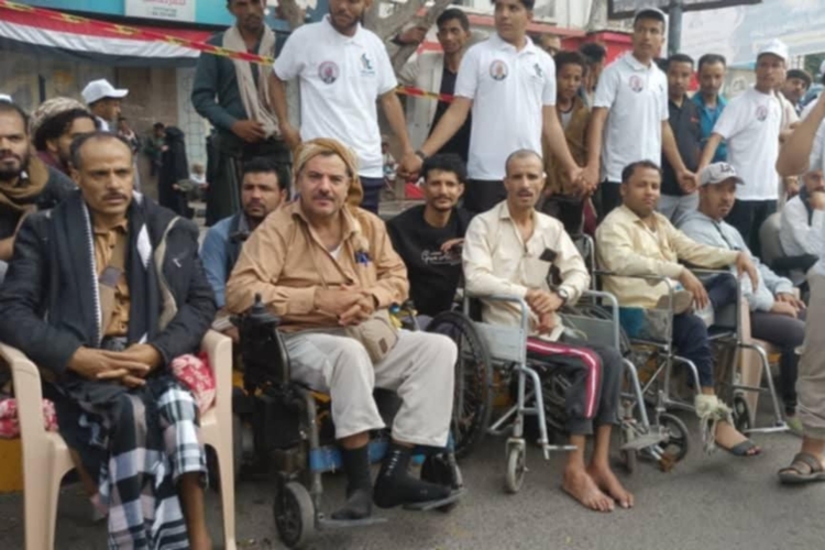 تعز.. جرحى الجيش ينفذون وقفة احتجاجية تطالب بحقوقهم