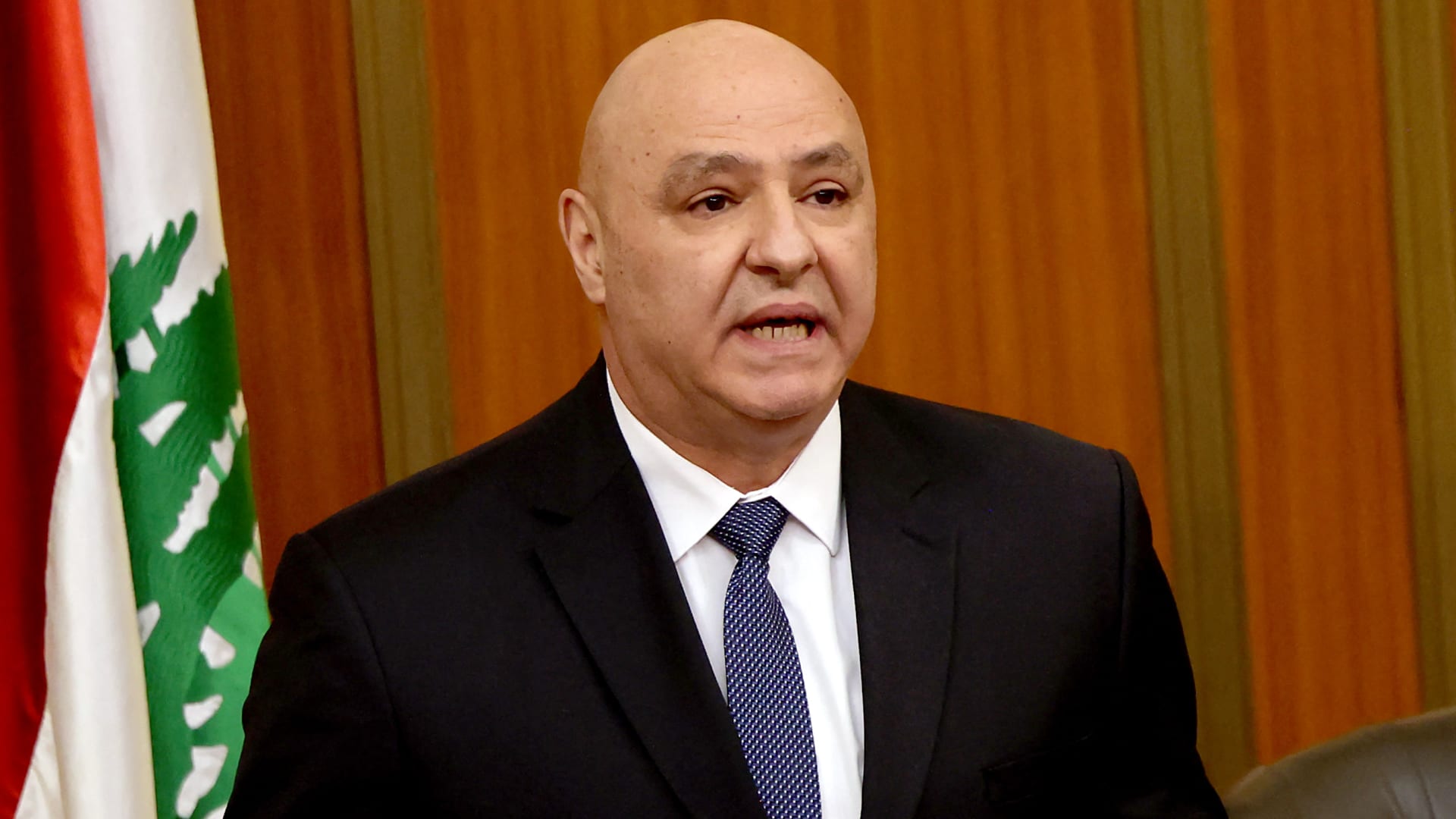 ‏رئيس لبنان رداً على حزب الله: الخيانة يرتكبها من يجرّ بلده إلى الحرب لتحقيق مصالح خارجية