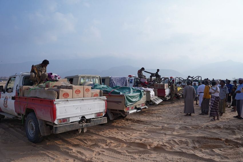 وصول قافلة إغاثية للمتضررين من إعصار تيج بالمهرة