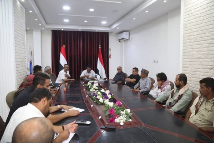 باجيل يجتمع مع مشايخ وأعيان الوازعية لبحث ترتيبات الذكرى الثامنة لثورة ديسمبر