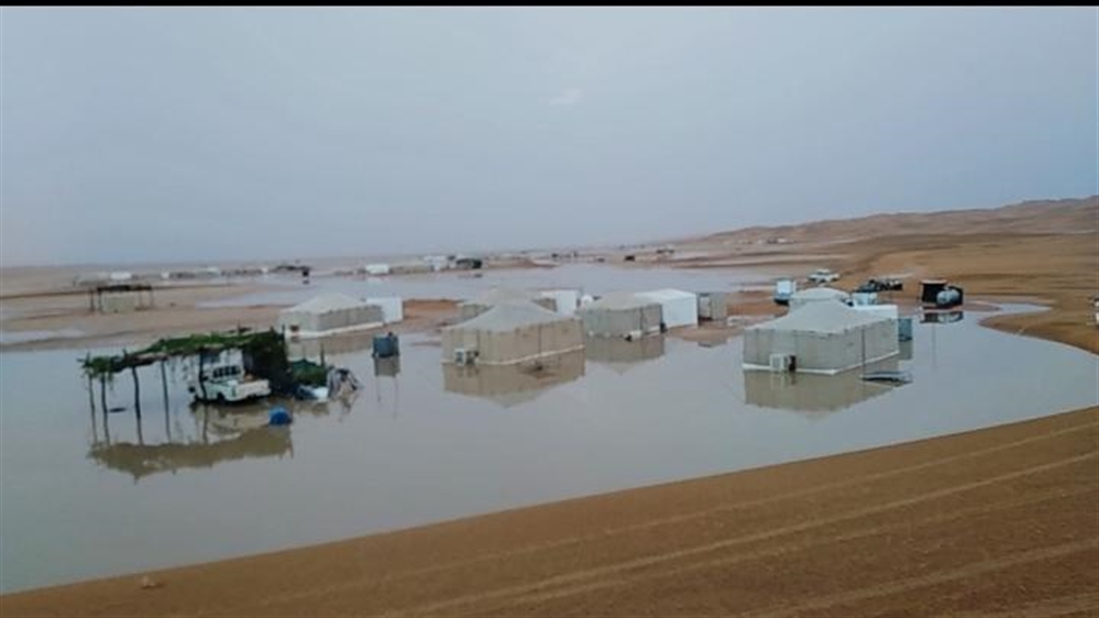 كارثة إنسانية تتسع.. السيول تشرد أكثر من 1300 أسرة نازحة في الجوف وتودي بحياة 17 شخصاً في تعز