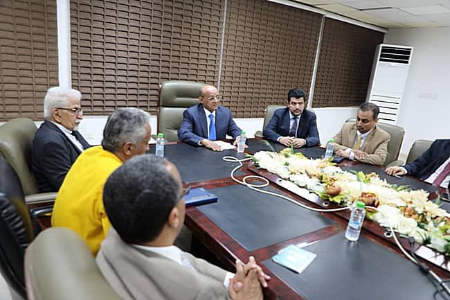 محافظ البنك المركزي يترأس اجتماعًا في عدن لمناقشة تطوير الأداء المؤسسي