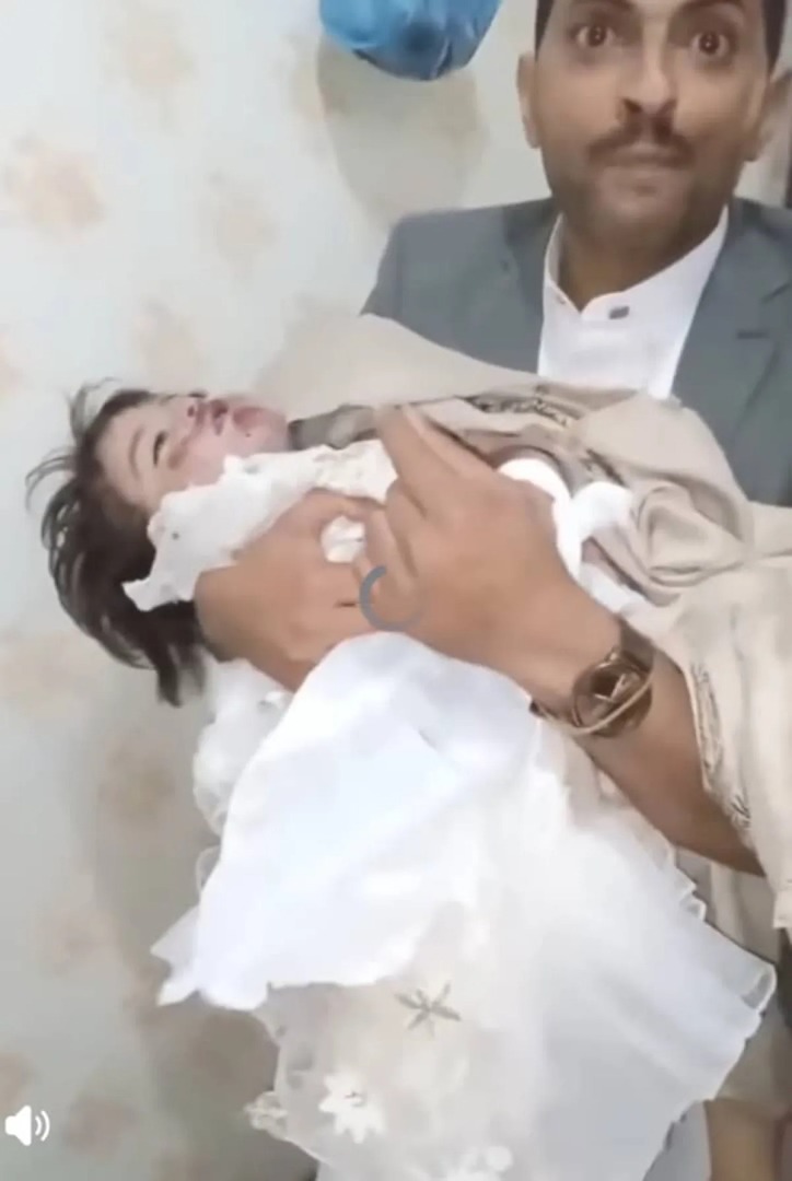 وفاة طفلة في مستشفى بعمران تشعل موجة غضب وتكشف أزمة صحية