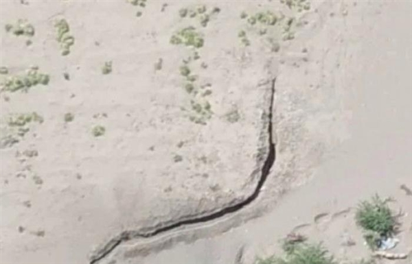 بإشراف حزب الله.. الحوثيون يعاودون حفر الأنفاق والخنادق حول مدينة وميناء الحديدة