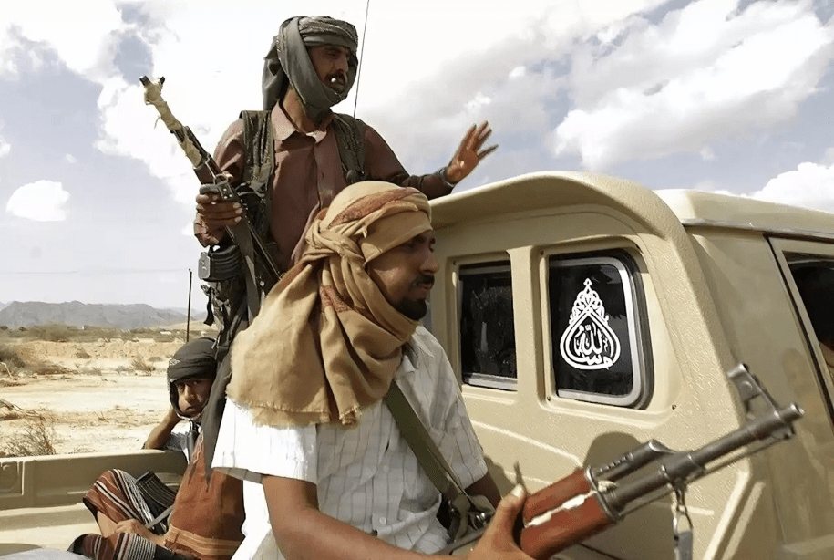 اشتباكات دامية في أرحب بعد مقتل مواطن على يد مسلح حوثي