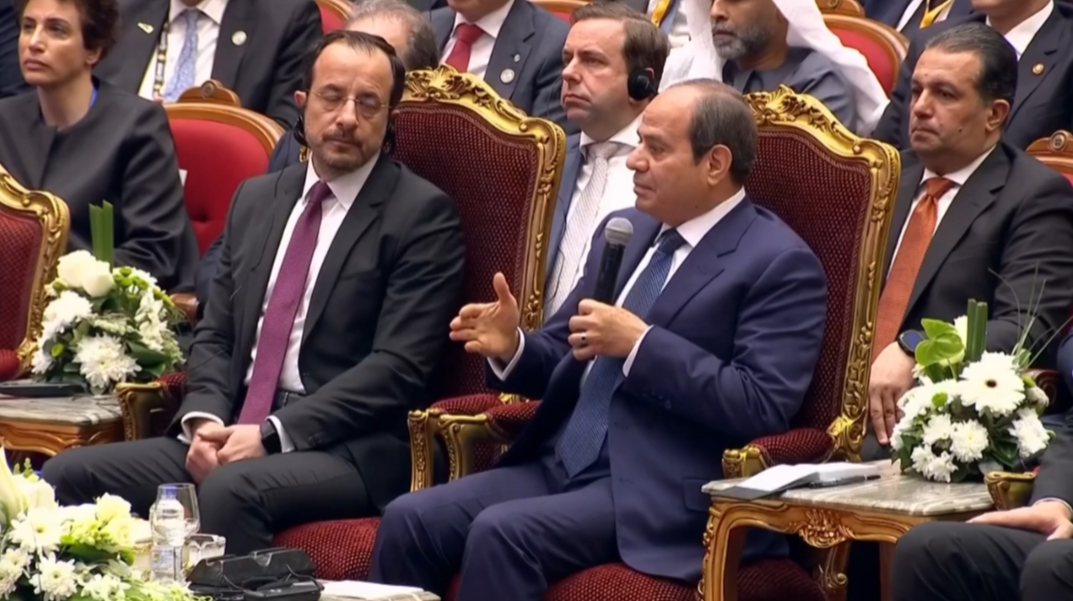 السيسي يدعو ترامب للتدخل لإنهاء الحرب في الخليج