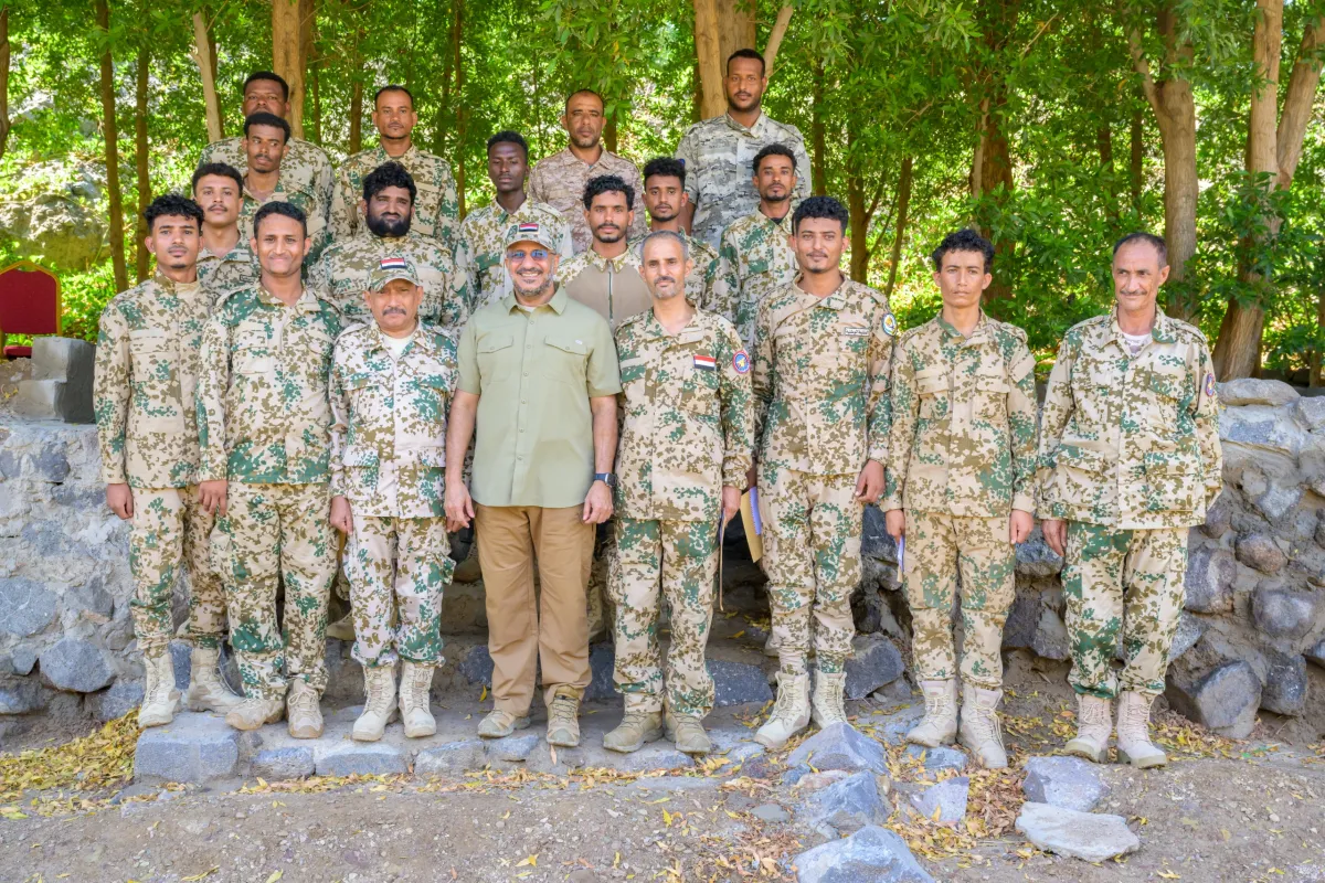 طارق صالح يكرّم أبطال القوة البحرية وخفر السواحل لإنقاذ المواطنين من السيول