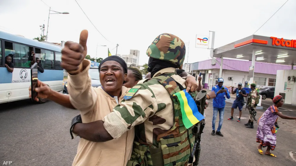 المعارضة في الغابون تشيد بالانقلابيين.. وتقدم لهم طلبا