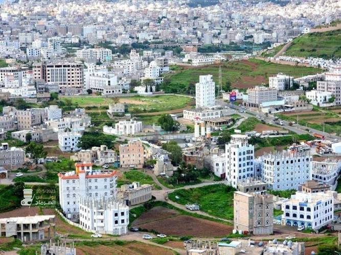 انفجار مفاجئ داخل محل تجاري في إب يوقع شابًا ضحية للحروق