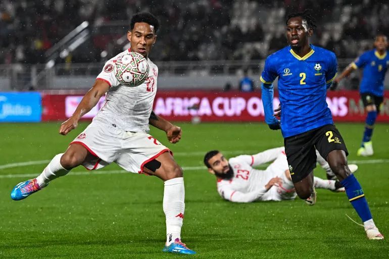 نسور قرطاج إلى ثمن نهائي أمم إفريقيا بعد تعادل مثير أمام تنزانيا